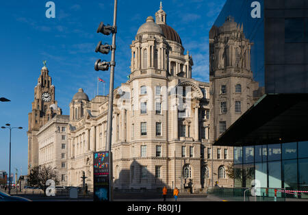 Di LIVERPOOL WATERFRONT, fegato, CUNARD E SCHEDA DOCK EDIFICI, COLECTIVELY noti come le tre Grazie. Immagine presa nel novembre 2018. Foto Stock