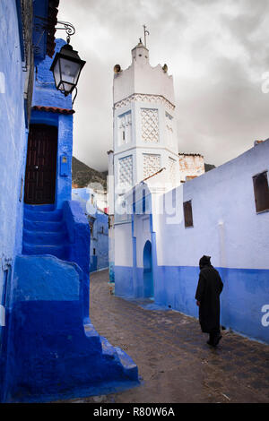 Il Marocco, Chefchaouen, Medina, Minareto di piccola moschea locale Foto Stock