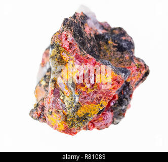 La fotografia macro di naturale minerale da collezione geologica - materie realgar pietra su sfondo bianco Foto Stock