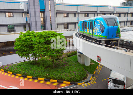 SINGAPORE - Jan 13, 2017 : l'Aeroporto Changi Skytrain presso l'Aeroporto Changi di Singapore a Singapore. Aperto nel 1990, è stata la prima auto-sistema guidato i Foto Stock