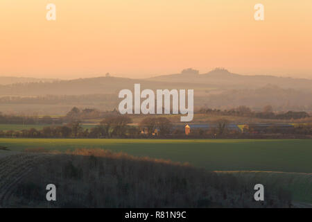 Una vista dei grumi di Wittenham e del corteccia di Brightwell da Ewelme Downs, Oxfordshire Foto Stock