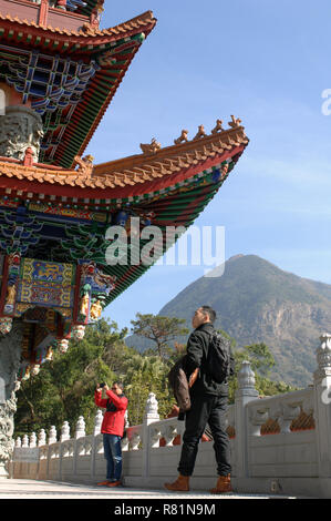 Il Monastero Po Lin situato sulla Ngong Ping Plateau, l'Isola di Lantau, Hong Kong, Cina. Foto Stock