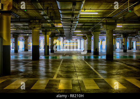 Vuoto parcheggio garage Foto Stock