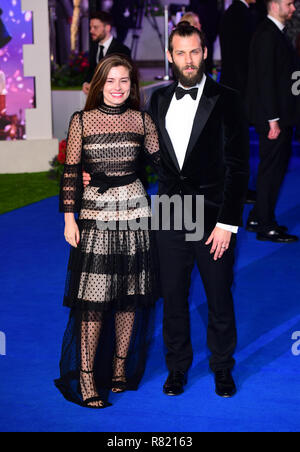 Rachel Shenton e Chris Overton frequentando il Mary Poppins ritorna Premiere Europeo tenutosi presso la Royal Albert Hall di Londra. Foto Stock