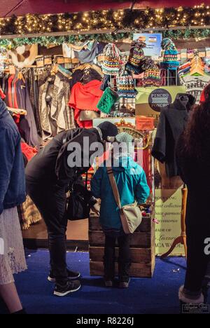 Edimburgo MERCATINI DI NATALE 2018. Editoriale di Edimburgo. Edimburgo in inverno. Foto Stock