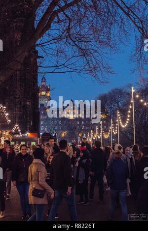 Edimburgo MERCATINI DI NATALE 2018. Editoriale di Edimburgo. Edimburgo in inverno. Foto Stock