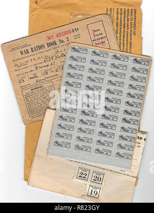 Collage of US World War 2 War ration Books, pubblicato nel 1943. Foto Stock
