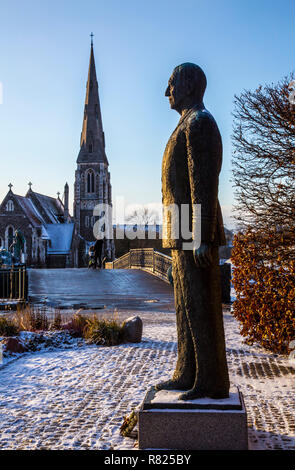 Un monumento di Re Frederik di Danimarca, davanti a St Albans Chiesa, Copenaghen, la regione della capitale della Danimarca, la Danimarca Foto Stock
