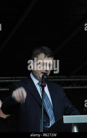 Il Ukip leader Gerard Batten indirizzi lasciare gli elettori, in corrispondenza dell'UKIP Brexit significa uscire nel rally di Londra. Foto Stock