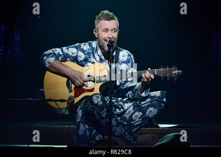 Kiev, Ucraina. Undicesimo Dec, 2018. Ex membro della rock band 5'nizza, cantante ucraino Sergei Babkin eseguendo a Kiev. Credito: Aleksandr Gusev/Pacific Press/Alamy Live News Foto Stock