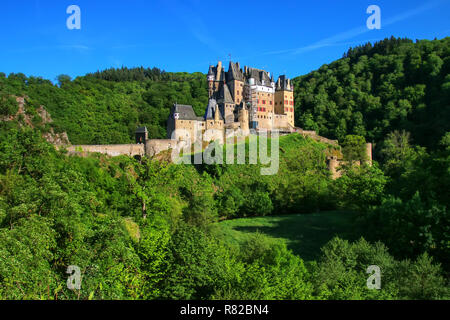 Castello Eltz Renania-Palatinato, Germania. Fu costruita nel XII secolo e non è mai stata distrutta. Foto Stock