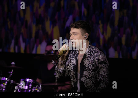 Napoli, Italia. Xix Mar, 2017. Irama è un cantautore italiano che ha preso parte a amici, si esibisce dal vivo a duello Beat in Napoli con "Giovani per sempre tour'. Credito: Francesco Cigliano/Pacific Press/Alamy Live News Foto Stock