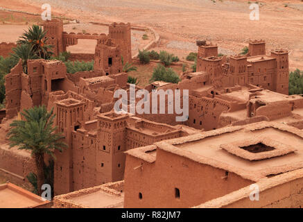 Il Marocco Ouarzazate - Tetti di Ait Ben Haddou Kasbah medievale costruita in adobe - UNESCO - Sito Patrimonio dell'umanità. Foto Stock