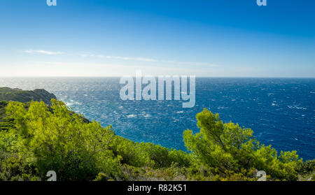 Porquerolles viste dal sentiero escursionistico attorno all'isola, Provenza Costa Azzurra, Francia Foto Stock