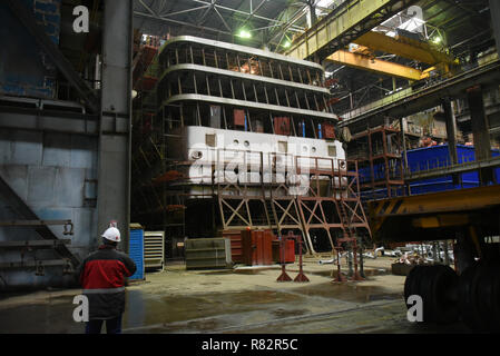 Costruzione di russo nave da crociera della PV300VD progetto presso il cantiere 'LOTOS' in Astrakhan, Russia. Foto Stock