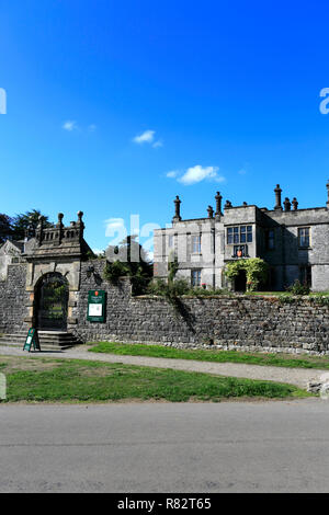 Vista estiva di Tissington Hall, villaggio Tissington, Parco Nazionale di Peak District, Derbyshire, England, Regno Unito Foto Stock