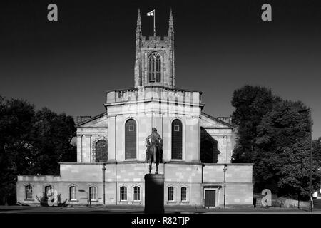 Sud vista di Derby Cathedral Chiesa di Tutti i Santi, Cathedral Quarter, Derby City Centre, Derbyshire, England, Regno Unito Foto Stock
