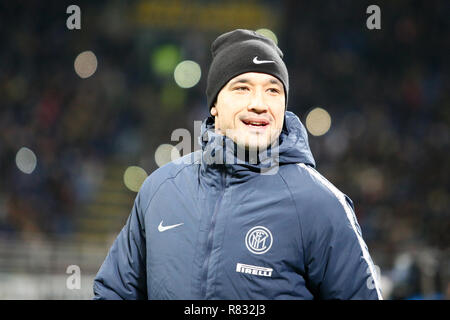 Milano, Italia. 11 dicembre, 2018. Radja Nainggolan di FC Internazionale guarda prima di UEFA Champions League Group B match tra FC Internazionale e PSV Eindhoven. Credito: Marco Canoniero/Alamy Live News Foto Stock