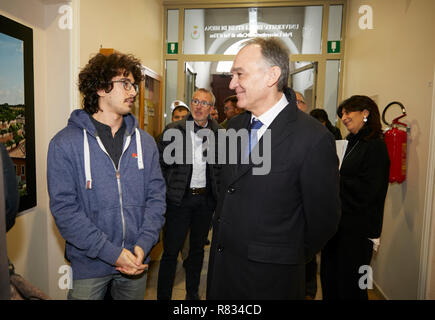 Foto Marco Bucco/LaPresse 12 Dicembre 2018 Colle Val D'Elsa (SI) Italia Cronaca L' Europa in Toscana, seconda tappa del tour di Enrico Rossi a Siena. Nella foto: il Presidente della Regione Toscana Enrico Rossi all'la sua Energia e Ambiente Foto di Marco Bucco/LaPresse Dicembre 12, 2018 Colle Val D'Elsa (SI) Italia Europa in Toscana, seconda tappa di Enrico Rossi 's tour in Siena. Nella foto: il Presidente della Regione Toscana Enrico Rossi alla sua energia e ambiente Foto Stock