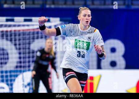 12 dicembre 2018, France (Francia), Nancy: pallamano, donne: EM, Paesi Bassi - Germania girone principale, gruppo 2, terza giornata presso il Palais des Sports. Luisa Schulze (Germania) cheers su un obiettivo. Foto: Marco Wolf/Wolf-sportfoto/dpa Foto Stock