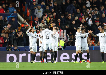 Valencia, Spagna. 12 Dic, 2018. Dicembre 12, 2018 - Valencia, Spagna - i giocatori del Valencia celebrare durante la UEFA Champions League, Gruppo H partita di calcio tra Valencia CF e il Manchester United sul dicembre 12, 2018 a Mestalla stadio a Valencia in Spagna Credito: Manuel Blondau/ZUMA filo/Alamy Live News Foto Stock