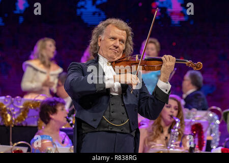 Londra, Inghilterra. 12 dicembre 2018, (esclusiva copertura) André Rieu suona a Londra - Wembley - la SSE Arena ,l'Inghilterra, Credito: Jason Richardson/Alamy Live News Foto Stock