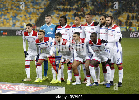 Kiev, Ucraina. 12 Dic, 2018. I giocatori di Lione pone durante la UEFA Champions League Gruppo F partita di calcio tra Shakhtar Donetsk e Lione ALLA NSK Olimpiyskyi in Kiev, Ucraina, Dicembre 12, 2018. Credito: Anatolii Stepanov/ZUMA filo/Alamy Live News Foto Stock