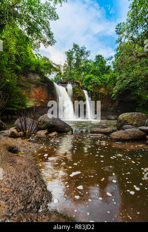 Haew Suwat cascata nel Parco Nazionale di Khao Yai, Thailandia Foto Stock