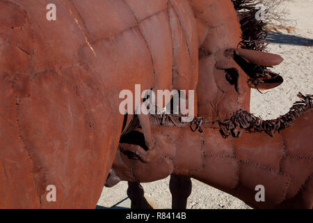 Cavallo di metallo sculture di Ricardo Breceda in prati Galleta in Borrego Springs, CA Foto Stock