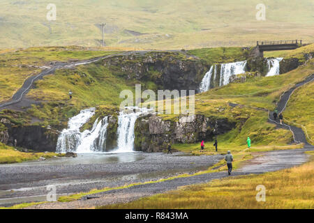 Kirkjufell montagna sul giorno di pioggia, Snaefellsnes in Islanda Foto Stock