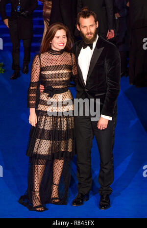 Rachel Shenton e Chris Overton frequentando la premiere europeo di Mary Poppins ritorna alla Royal Albert Hall di Londra. Stampa foto di associazione. Picture Data: mercoledì 12 dicembre, 2018. Vedere PA storia SHOWBIZ Poppins. Foto di credito dovrebbe leggere: Matt STANLEY A. CROSSICK/PA FILO Foto Stock
