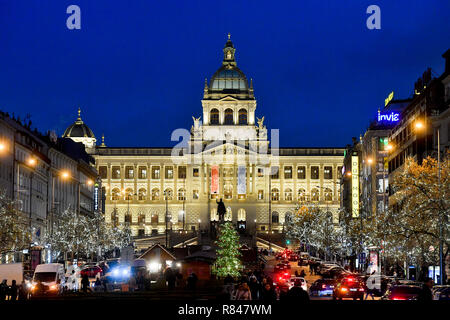 Il Museo Nazionale di ricostruire il suo edificio storico a Vaclavske namesti (Piazza Venceslao), Praga, Repubblica Ceca, sul dicembre 12, 2018 PH Foto Stock