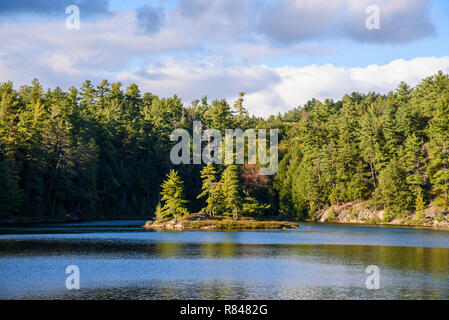 Bunnyrabbit Lago, La Cloche Silhouette Trail, Killarney Provincial Park, Ontario, Canada Foto Stock