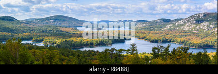 Vista dal crack, La Cloche Silhouette Trail, Killarney Provincial Park, Ontario, Canada Foto Stock