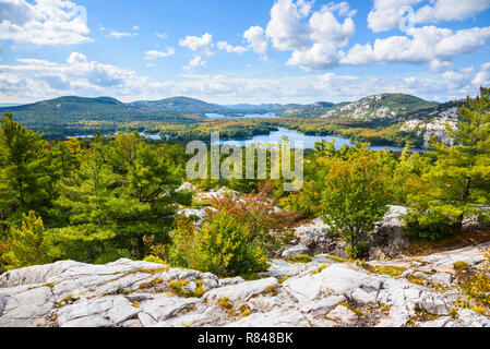 Vista dal crack, La Cloche Silhouette Trail, Killarney Provincial Park, Ontario, Canada Foto Stock