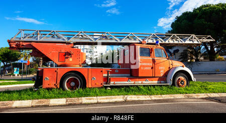 Vecchio camion dei pompieri, Faro, Portogallo Foto Stock