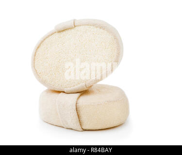 Loofah spugne bagno isolato su sfondo bianco Foto Stock