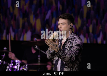 Napoli, Italia. Xix Mar, 2017. Irama è un cantautore italiano che ha preso parte a amici, si esibisce dal vivo a duello Beat in Napoli con "Giovani per sempre tour'. Credito: Francesco Cigliano/Pacific Press/Alamy Live News Foto Stock