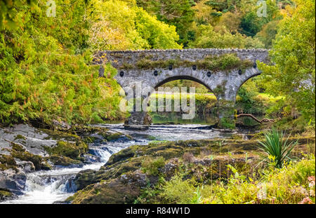 Ponte Vecchio (1777), Sheen Falls, Kenmare, nella contea di Kerry, Irlanda Foto Stock