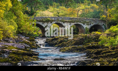 Ponte Vecchio (1777), Sheen Falls, Kenmare, nella contea di Kerry, Irlanda Foto Stock