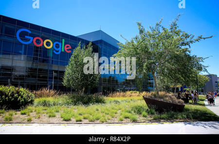 Mountain View, CA/STATI UNITI D'America - 21 Maggio 2018: vista esterna di un edificio Googleplex, la sede aziendale complesso di Google e la società madre alfabeto Foto Stock