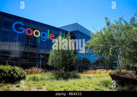 Mountain View, CA/STATI UNITI D'America - 21 Maggio 2018: vista esterna di un edificio Googleplex, la sede aziendale complesso di Google e la società madre alfabeto Foto Stock