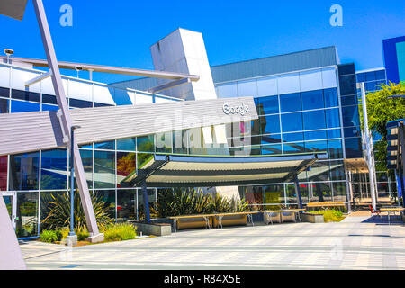 Mountain View, CA/STATI UNITI D'America - 21 Maggio 2018: vista esterna di un edificio Googleplex, la sede aziendale complesso di Google e la società madre alfabeto Foto Stock