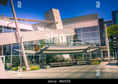 Mountain View, CA/STATI UNITI D'America - 21 Maggio 2018: vista esterna di un edificio Googleplex, la sede aziendale complesso di Google e la società madre alfabeto Foto Stock