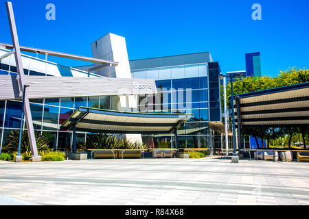 Mountain View, CA/STATI UNITI D'America - 21 Maggio 2018: vista esterna di un edificio Googleplex, la sede aziendale complesso di Google e la società madre alfabeto Foto Stock