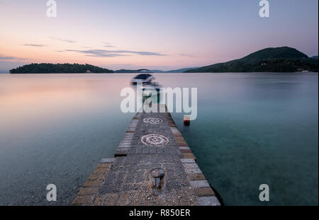 E Nydri Nydri bay, Lefkada, Grecia Foto Stock