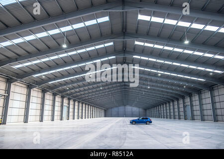 Un enorme vuoto dello spazio necessario in magazzino Foto Stock