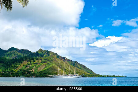 Star Clipper terra sull'Isola di Moorea, Polinesia francese. Foto Stock