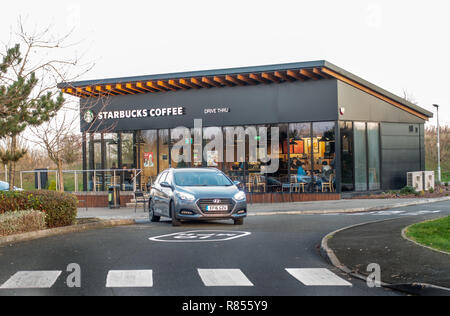 Oxford M40 Autostrada stazione di servizio incorporante Starbuck drive thru pizza express e days inn hotel Foto Stock