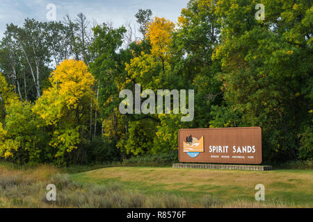 Lo Spirito Sands segno a boschi di abete rosso Parco Provinciale vicino Carberry, Manitoba, Canada. Foto Stock